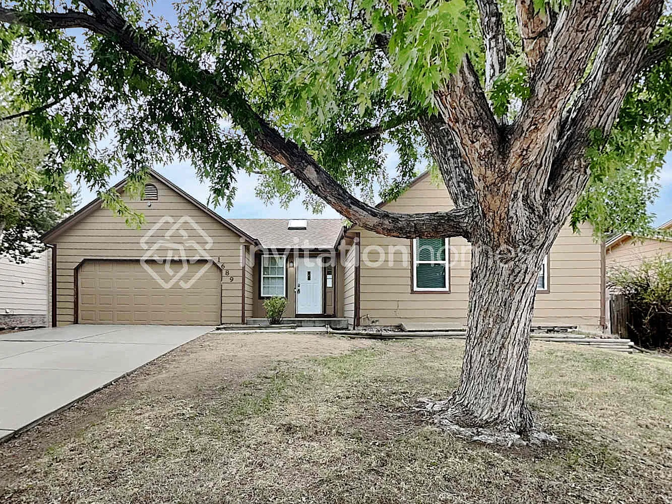 1689 S Espana Way Aurora, CO 80017 — Photo 1