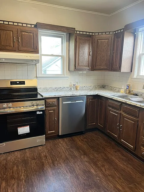 3 bed, 1.5 bath, 1632 sqft, $1,300 — Photo 3