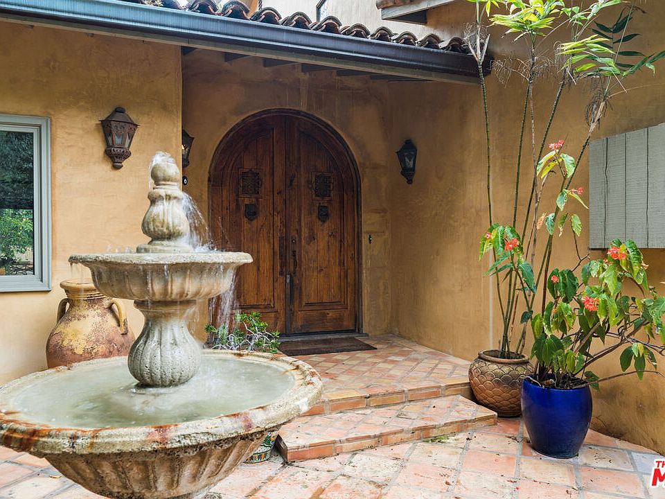 1st image of 2695 La Cuesta Dr