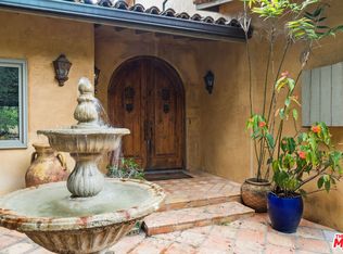 2695 La Cuesta Dr, Los Angeles, CA 90046