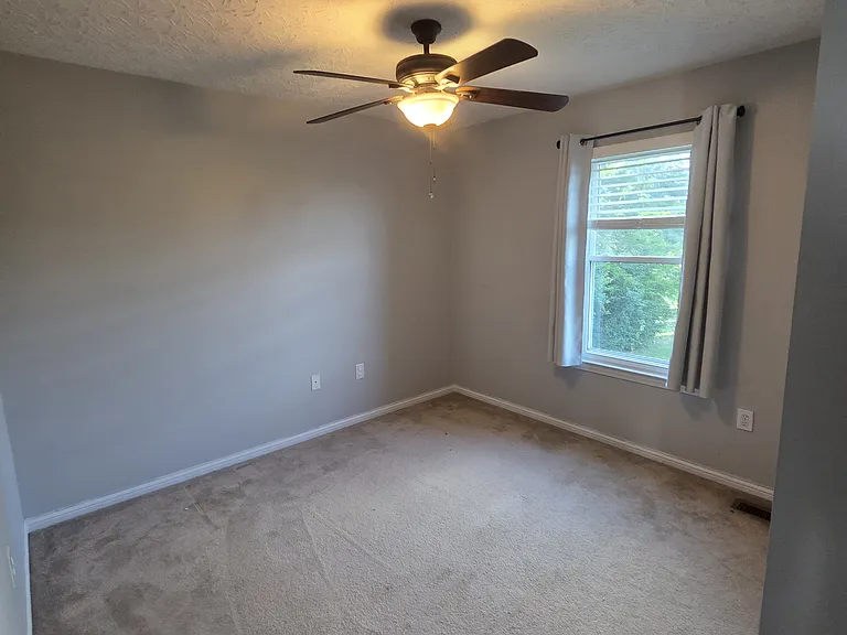 575 Rosebud Cir — Photo 15