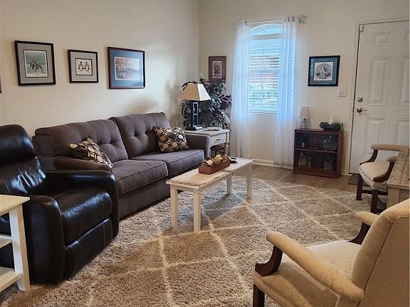 5th image of 904 Valentina Ln