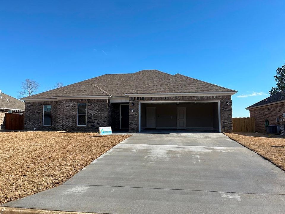 1st image of 4 Hidden Oak Dr