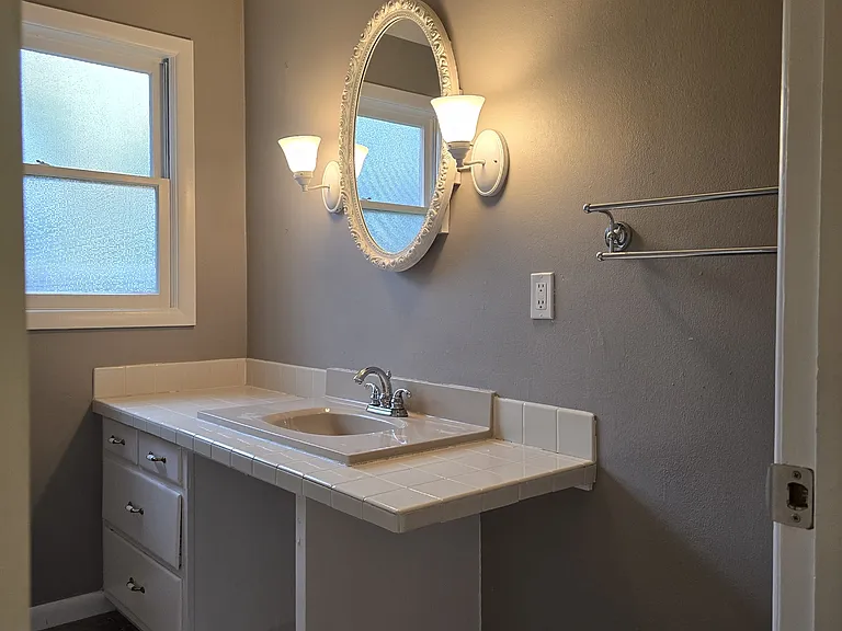 583 Delmar Dr N — Photo 25