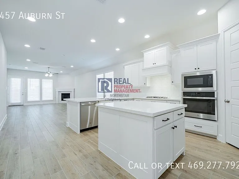 2457 Auburn St — Photo 9