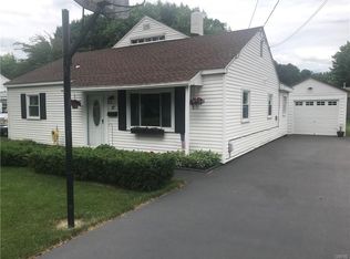 17 Homeland Rd, North Syracuse, NY 13212