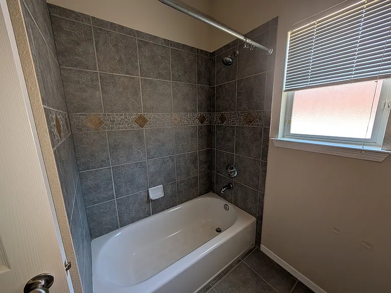 5803 London Dr — Photo 9