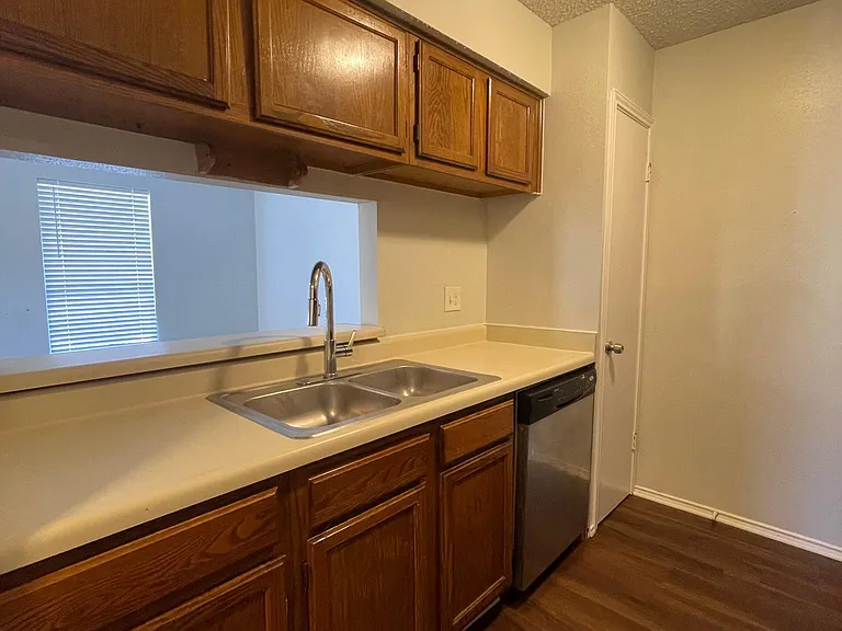3603 Bremen St #4 — Photo 6