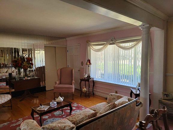 4th image of 37 Lakeside Dr