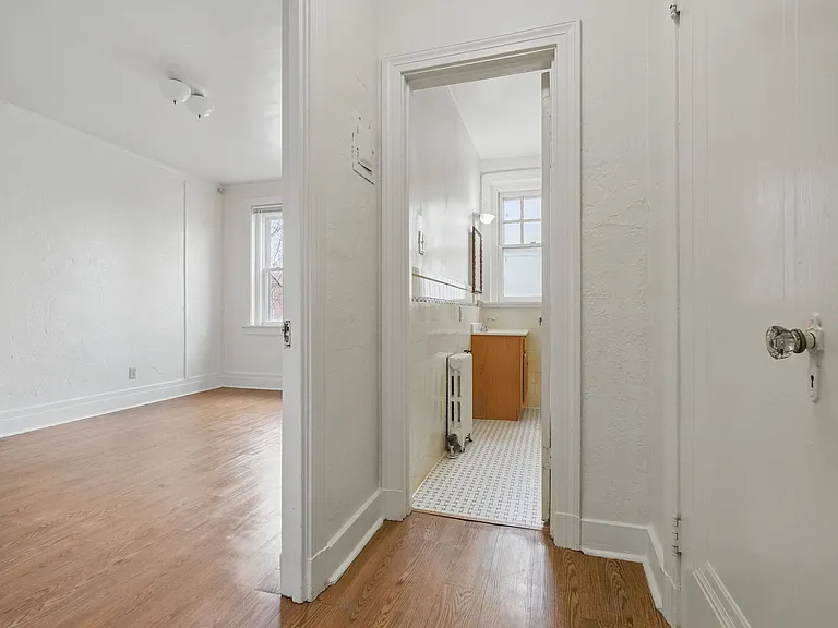 5646 Hobart St #5 — Photo 13