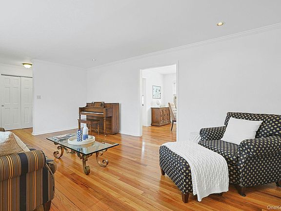 5th image of 9 Robins Crescent #9