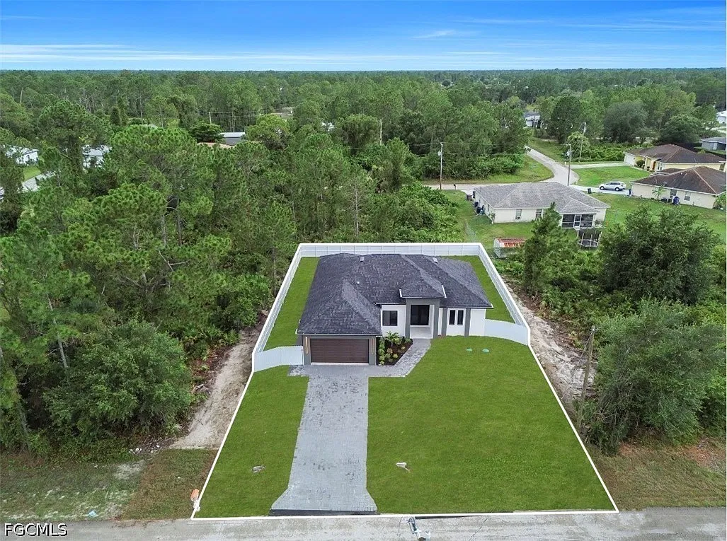 4 bed, 3.0 bath, 1619 sqft, $2,500 — Photo 2