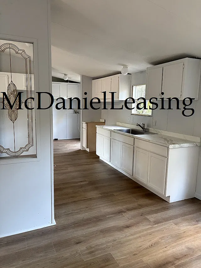 3 bed, $1,200 — Photo 2