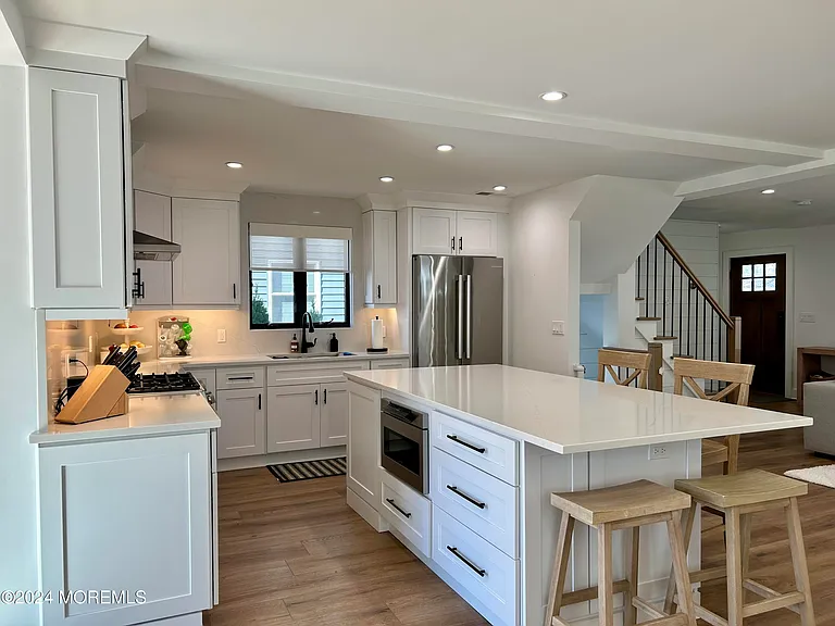 411 Sylvania Ave — Photo 10