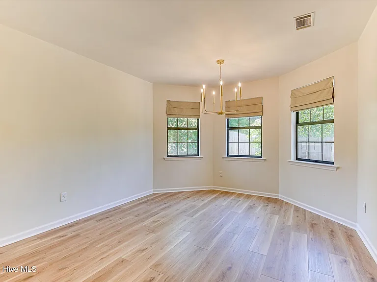 139 Crawford Dr — Photo 11