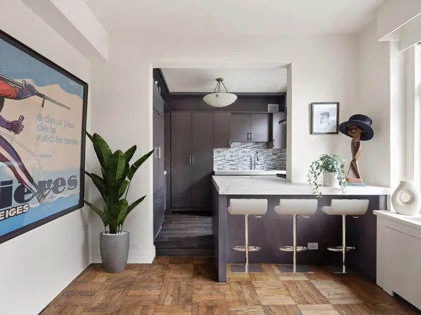 715 Park Avenue image 6 of 11