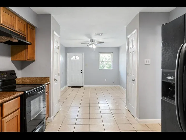314 E Liberaux St — Photo 8
