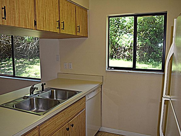 5th image of 8773 Cocoa Ct