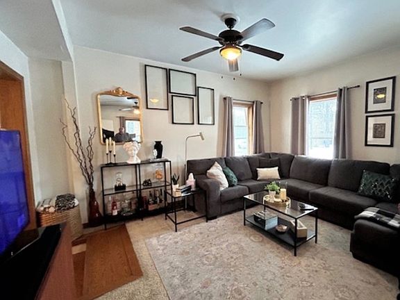 3rd image of 815 E 21st St