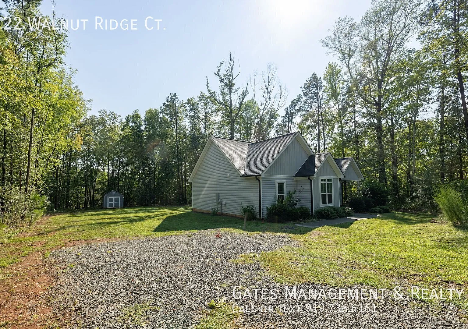 Charming Modern Home in Rougemont — Photo 2