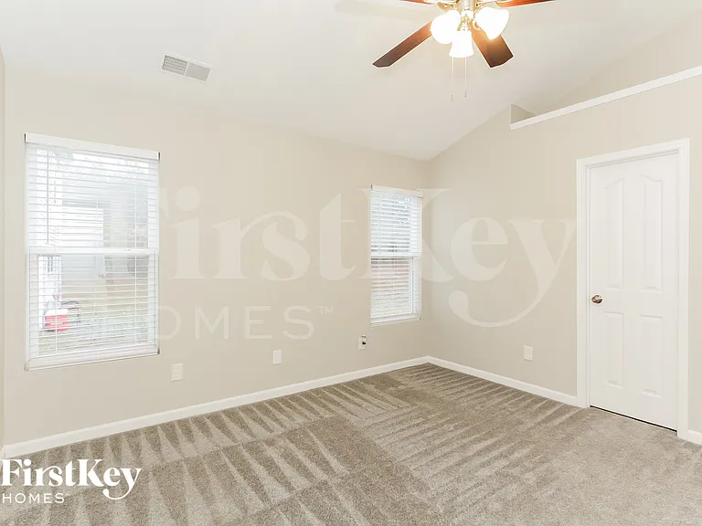 7307 Woodbourne Ln — Photo 8