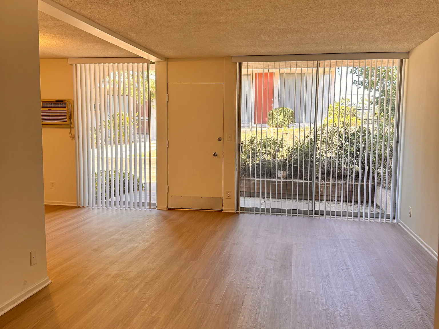 2101 E Charlotte St — Photo 4