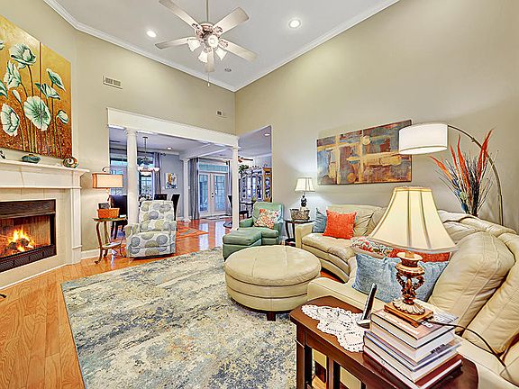 4th image of 1069 Creekside Village Way
