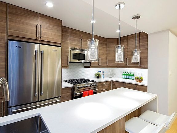 4th image of 209 E 56th St