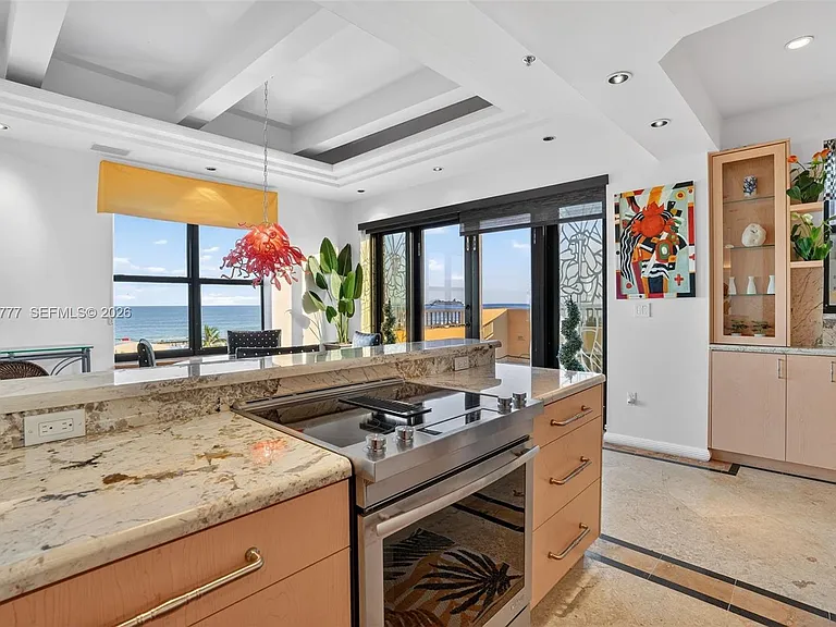 1330 Ocean Dr #R7C — Photo 10