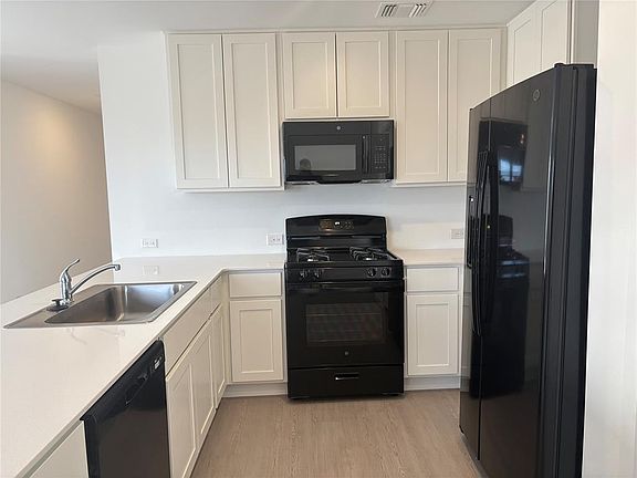 4th image of 1808 Ponderosa Pine Ln