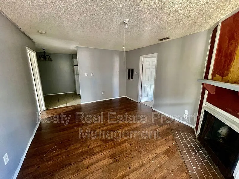 Studio, $700 — Photo 3
