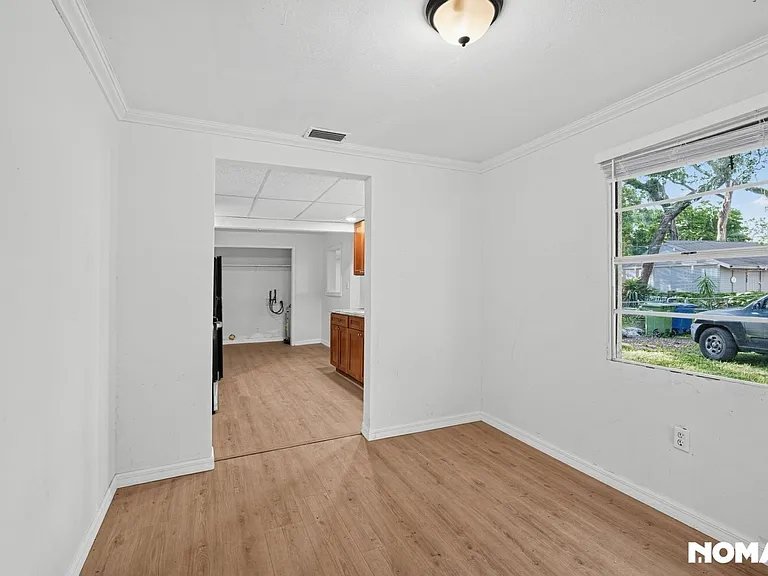8915 N Orleans Ave — Photo 5