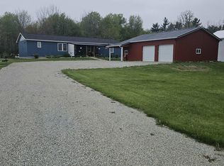 8983 Chestnut Rd, Bourbon, IN 46504