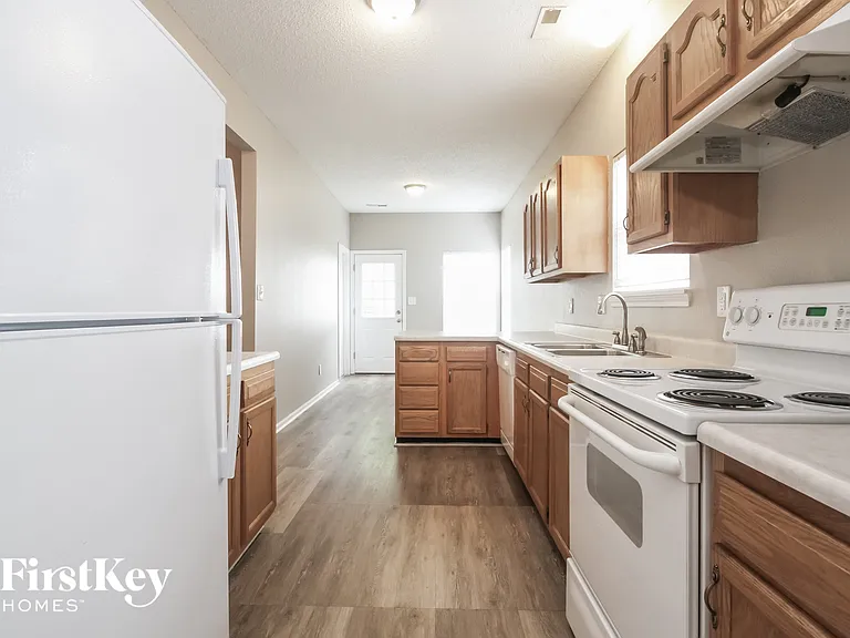 8119 Corktree Dr — Photo 4