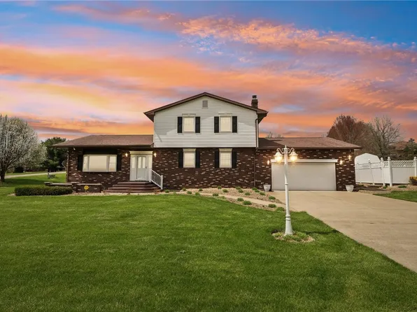 1137 Brookshire Dr, New Castle, PA 16101