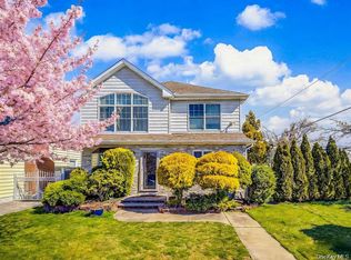 253 Devonshire Dr, New Hyde Park, NY 11040