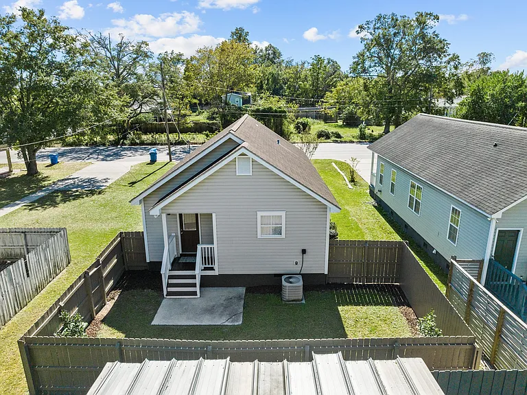 1215 Wooster St — Photo 52