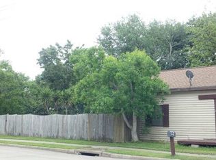 324 E Wilkins St, Angleton, TX 77515