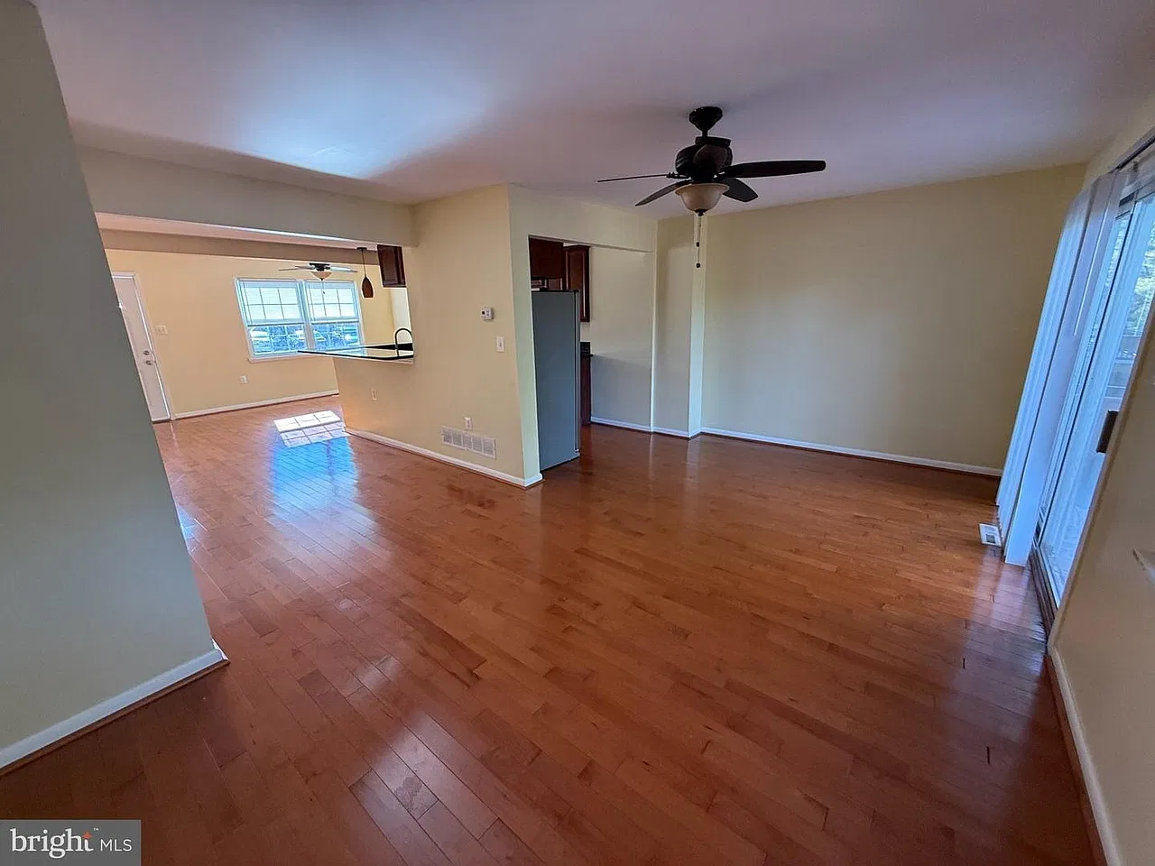 3 bed, 1280 sqft, $2,600 — Photo 4