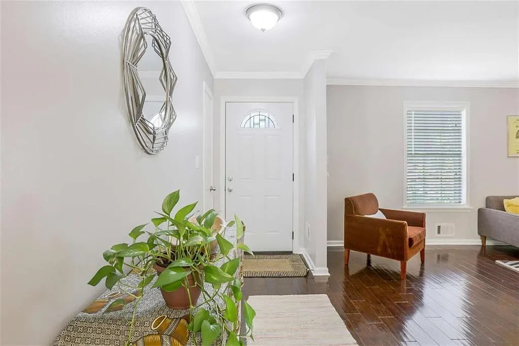 3 bed, 2.0 bath, 1485 sqft, $1,900 — Photo 3