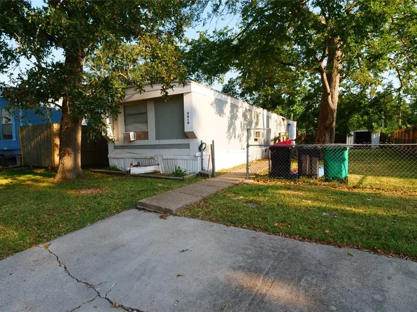 9810 Cedar Branch Dr, Baytown, TX 77521