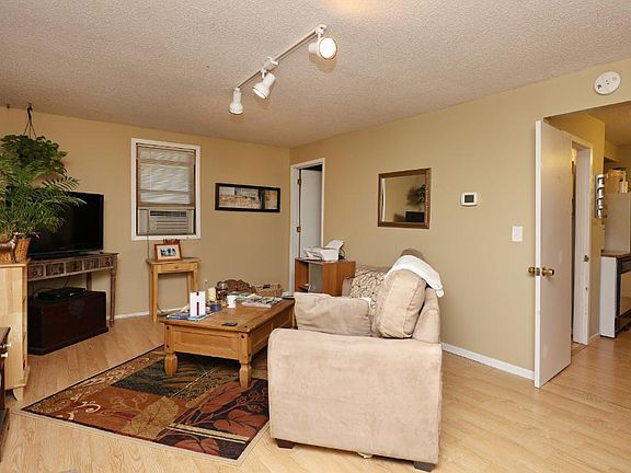 2nd image of 1121 Summit Ave