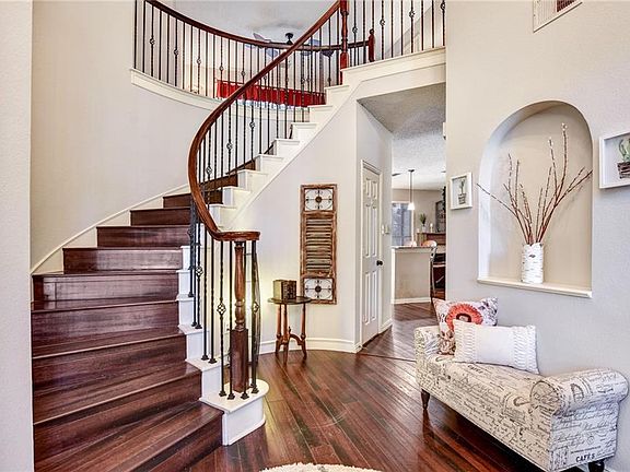 5th image of 4021 Oak Grove Ct