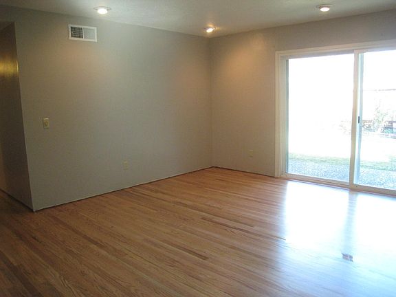 3rd image of 421 Eastwood Dr