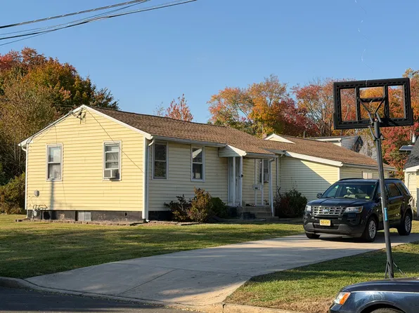 44 Harding St, Ewing, NJ 08618