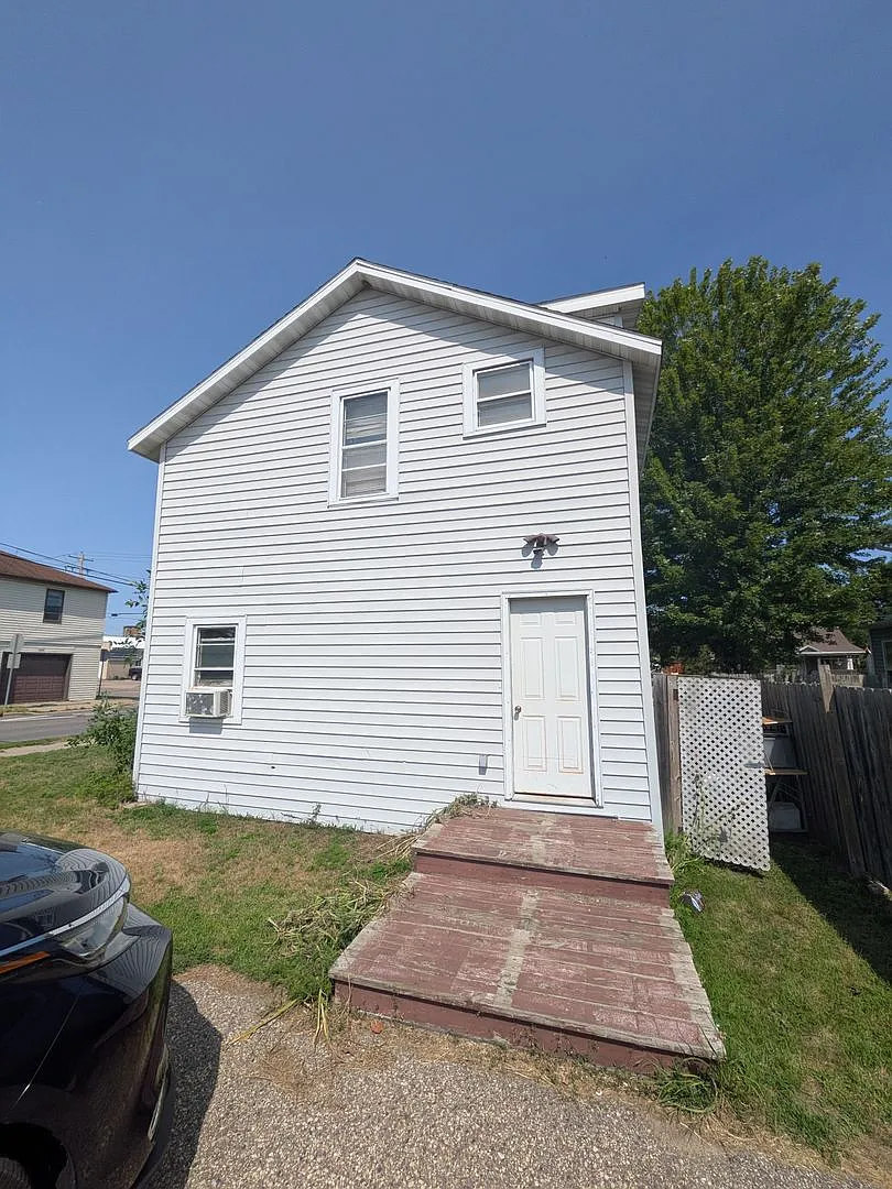 1001 Park St, Stevens Point — Photo 2