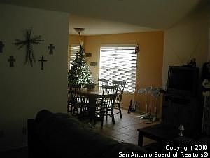 4th image of 284 Saddle Ln