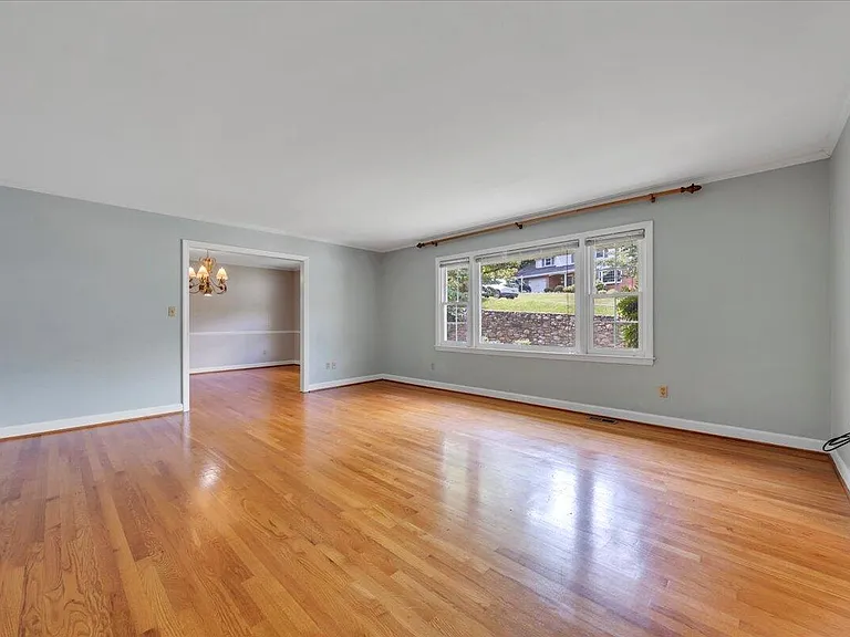 1814 Pelham Dr — Photo 6