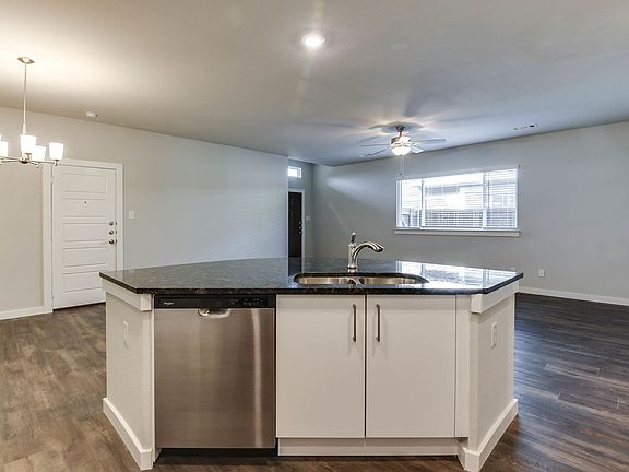 5th image of 617 Blackland Dr