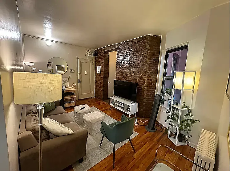 220 E 29th St #4A